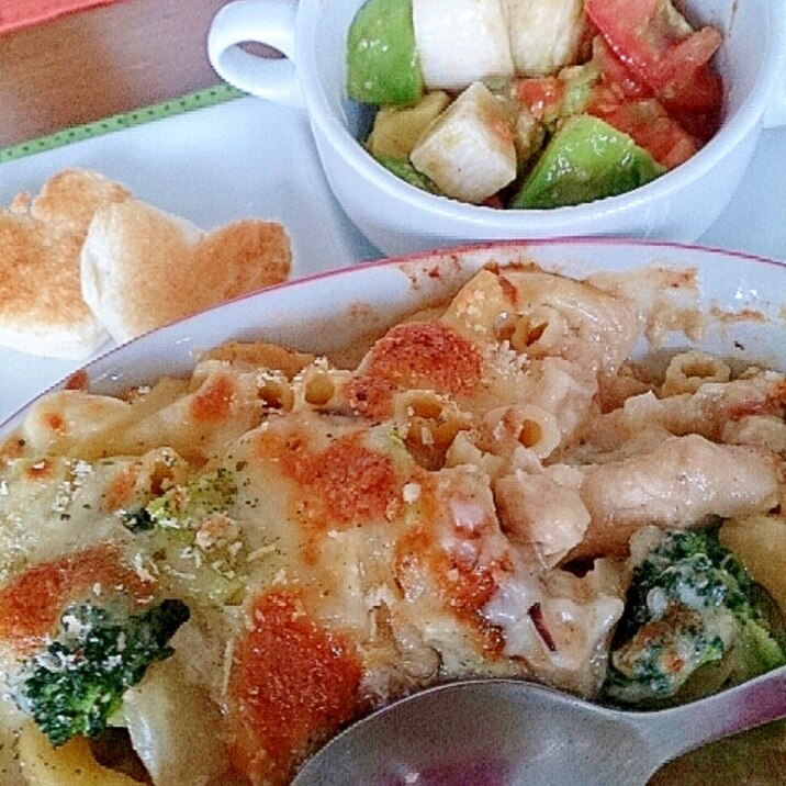 鶏むね肉と豆乳でヘルシー!熱々マカロニグラタン